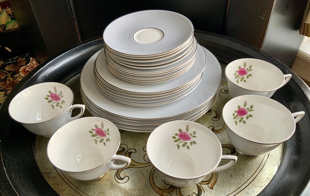 Regal Royal Doulton 25 Piece Chateau Rose H4940 Bone China Dinnerware