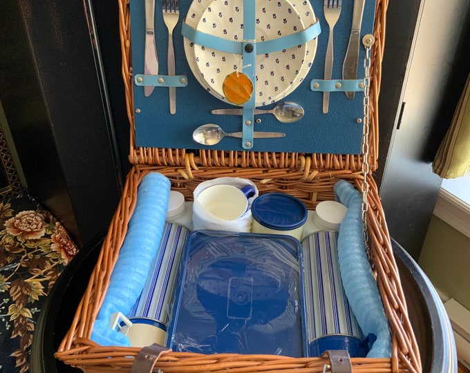 Fabulous Brexton Wicker Picnic Basket Set Service for Two Made in