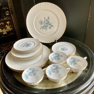 Beautiful 20Piece Royal Bayreuth First Love Dinnerware Set ~ Blue and Green Roses  ~ Scalloped Rim ~ Gold Trim ~ Swirl Border ~ Germany