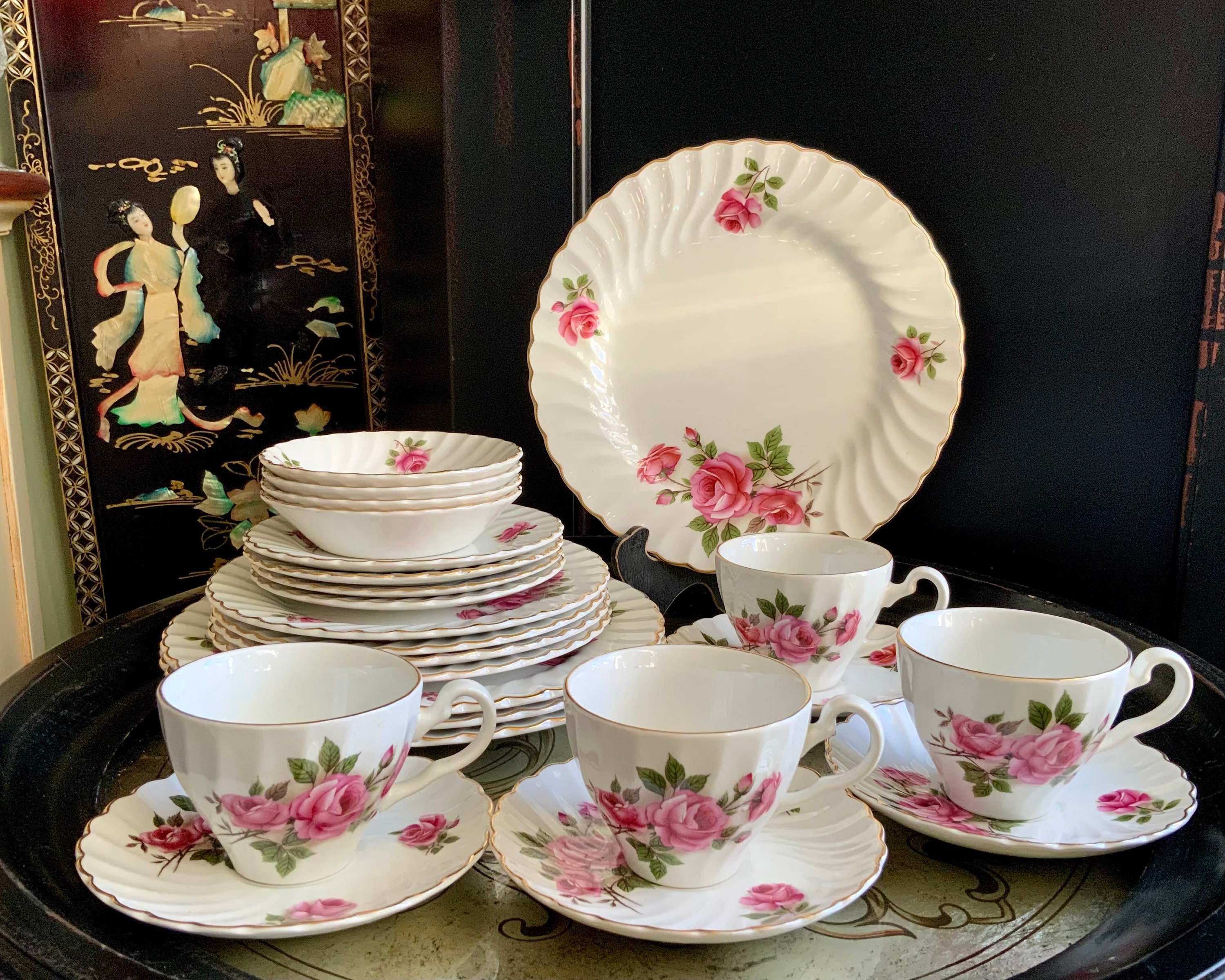 Highly Sought After Beautiful 24 Piece Johnson Brothers Lynmere