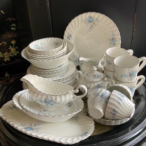 Lovely 44pc Johnson Bros Snowhite Regency Ironstone Dinnerware Set