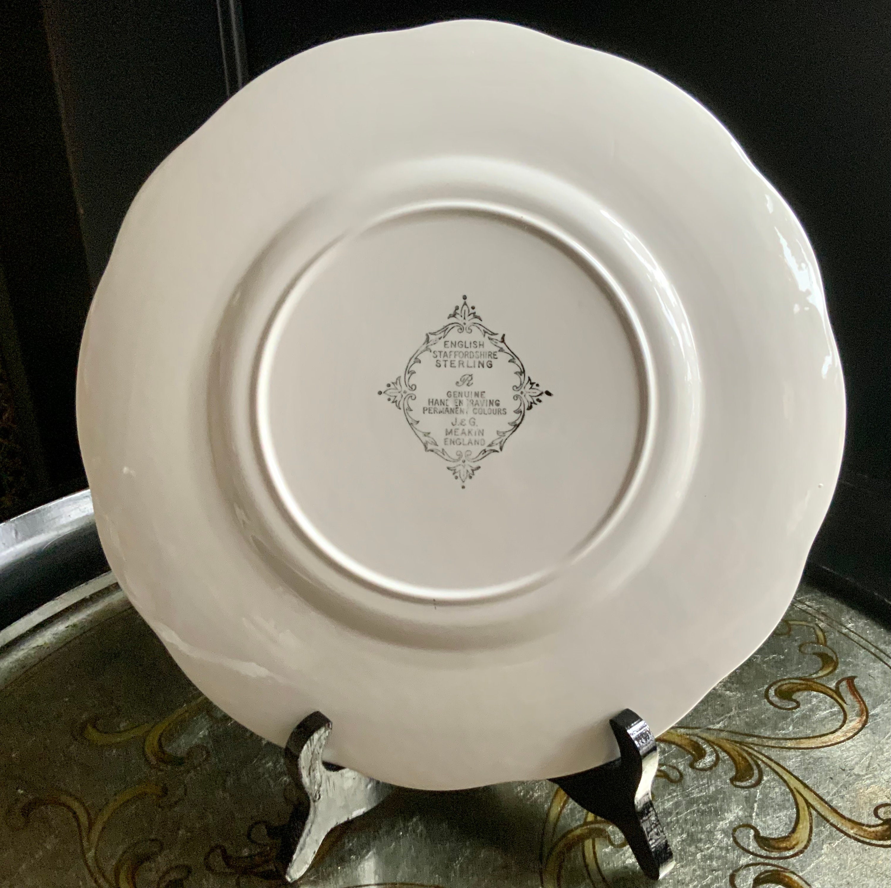 Delightful 24pc J & G Meakin England Sterling Renaissance Dinnerware