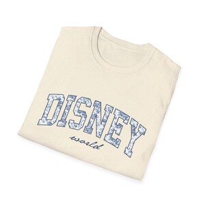 Disney World Blau Foral T-Shirt, trendiges Coquette Park Shirt, Disney World einfaches T-Shirt, Beach Club Sommer T-Shirt, Magic Kingdom übergroßes T-Shirt Bild 3