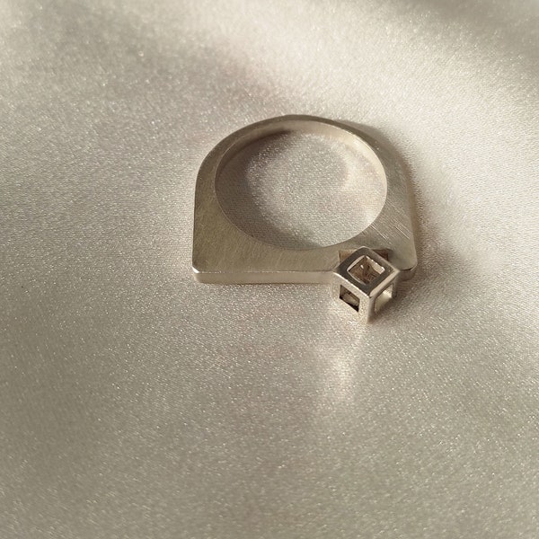 Bague carrée en argent avec cube, design architectural unique minimaliste, bague tendance, bijoux minimalistes, bagues géométriques, soldes de printemps