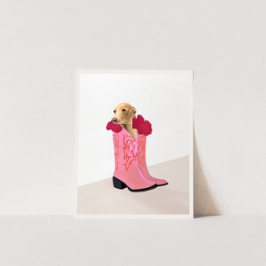 Welpe in rosa Cowgirl Stiefel mit roten Rosen Art Print Wand-Dekor, Hundeliebhaber Geschenk, Boho Home Decor Bild 2