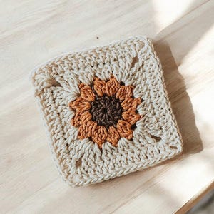 Simple Sunflower Granny Square Crochet PDF Pattern - Crochet Sunflower - Granny Square Pattern - Crochet Flower Pattern - Cute Crochet