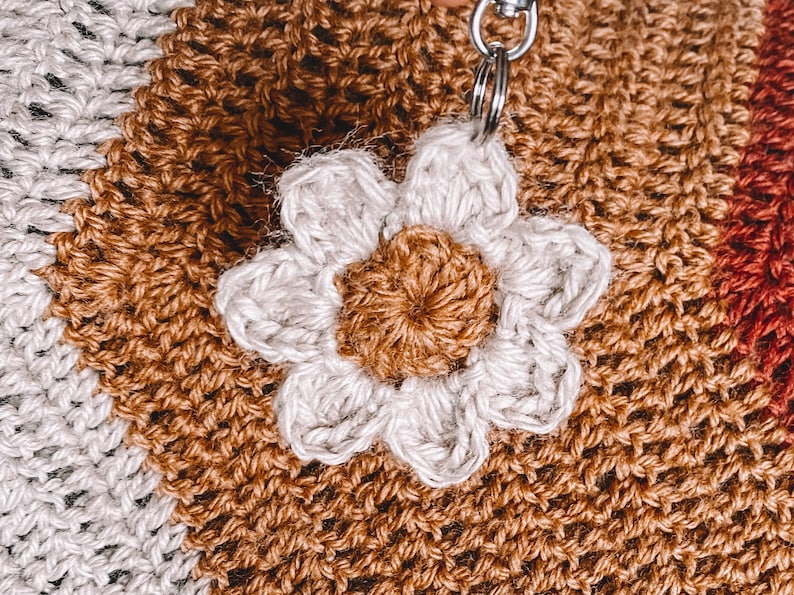 Flower Keychain Crochet Pattern Daisy Crochet Pattern Crochet Keyring PDF Pattern Crochet Key Chain Flower Flower Key Chains image 1