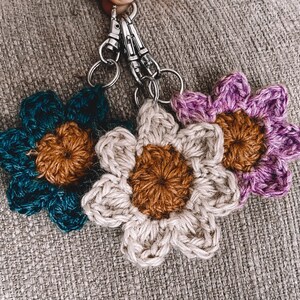 Flower Keychain Crochet Pattern Daisy Crochet Pattern Crochet Keyring PDF Pattern Crochet Key Chain Flower Flower Key Chains image 6