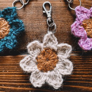 Flower Keychain Crochet Pattern Daisy Crochet Pattern Crochet Keyring PDF Pattern Crochet Key Chain Flower Flower Key Chains image 3