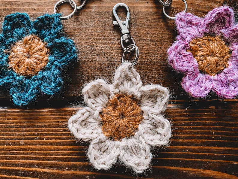 Flower Keychain Crochet Pattern Daisy Crochet Pattern Crochet Keyring PDF Pattern Crochet Key Chain Flower Flower Key Chains image 3