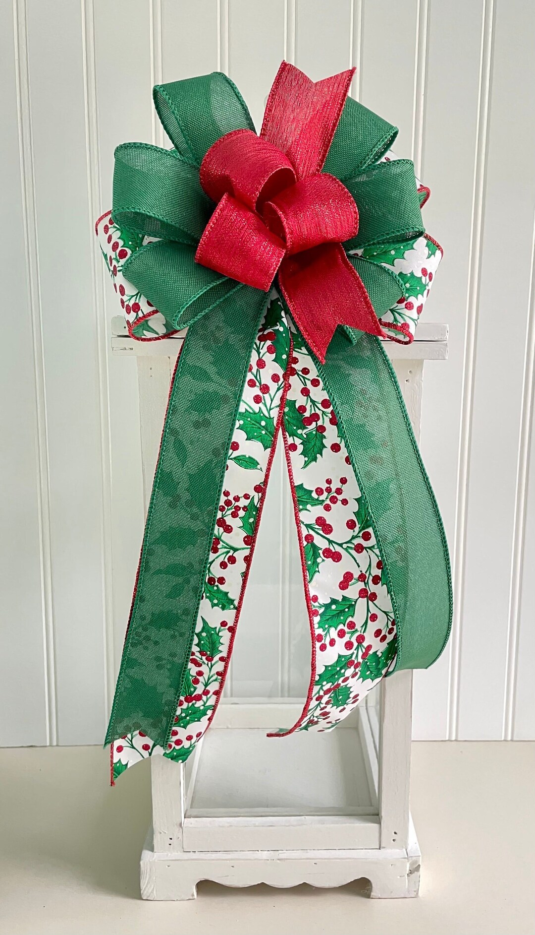 Christmas Holly and Red Berries Wreath Bow, Festive Holiday Lantern ...