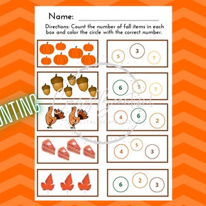 Puede incluir: Una hoja de trabajo con ejercicios de conteo con temas de otoño. La hoja de trabajo presenta ilustraciones de calabazas, bellotas, pavos, rebanadas de pastel y hojas. Se pide a los estudiantes que cuenten los elementos y coloreen el número correcto. La palabra "COUNTING" también es visible.