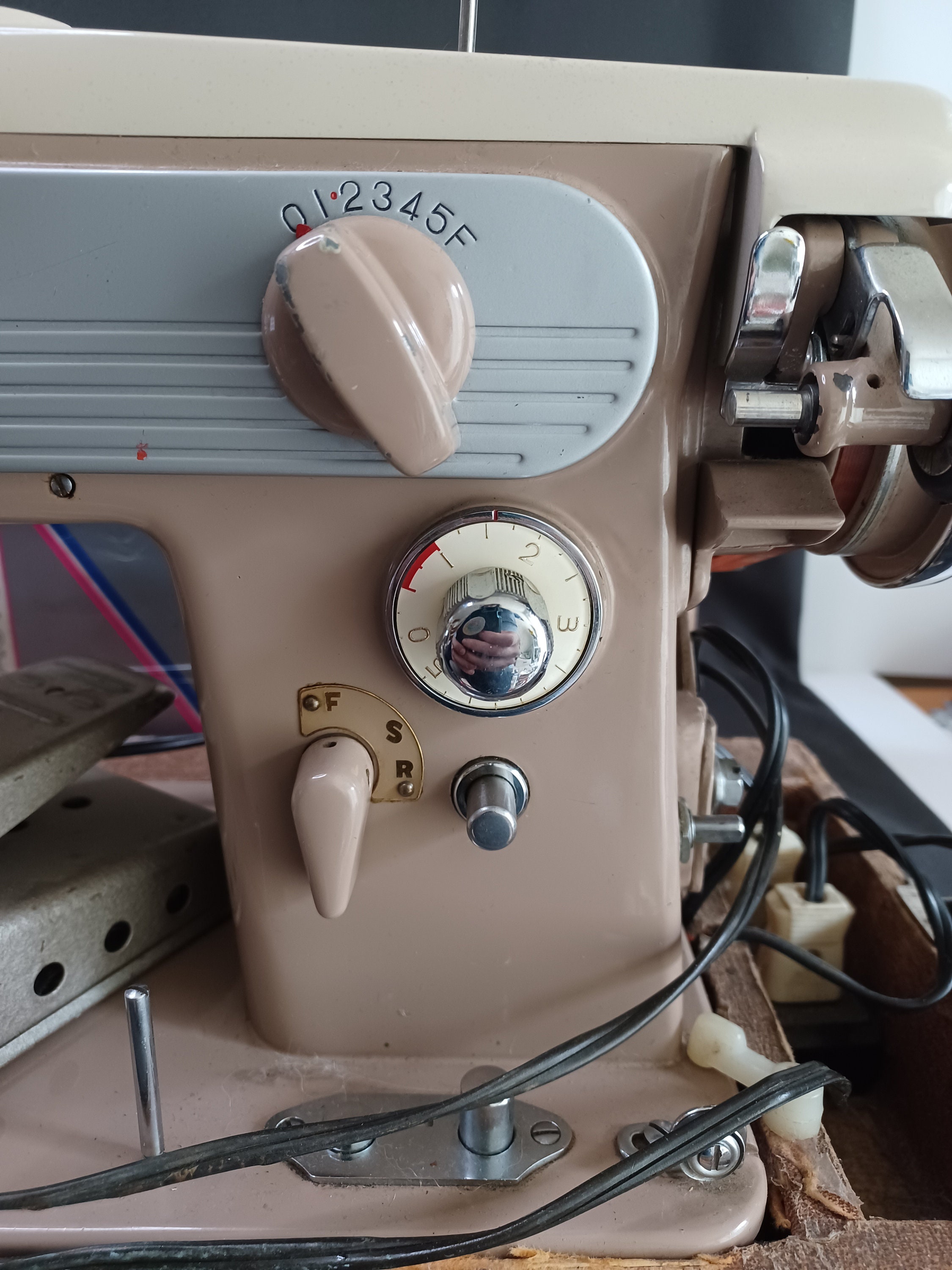 Vintage Riccar Belvedere Adler Tan/cream Zig Zag Electric Sewing