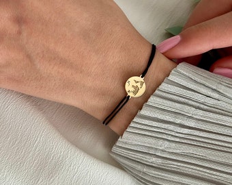 Ciondolo per braccialetto da donna con mappa del mondo in oro massiccio 14K, braccialetto a corda regolabile, gioielli minimal delicati, regalo di aviazione per lei, regalo di anniversario