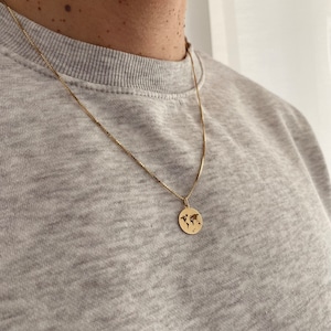 Pendentif en or pour homme, carte du monde, bijou délicat pour votre collier préféré, médaillon terre minimaliste, cadeau parfait, or massif 14 carats
