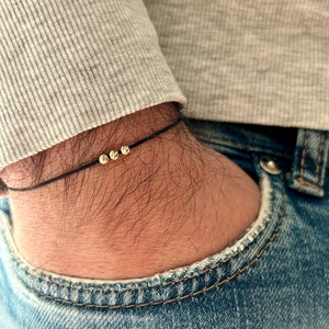 Herenkoordarmband met 3 massieve 18k gouden kralen, minimalistische wens vriendschapssieraden, jubileumcadeau voor hem, Lucky Charm kralenarmband