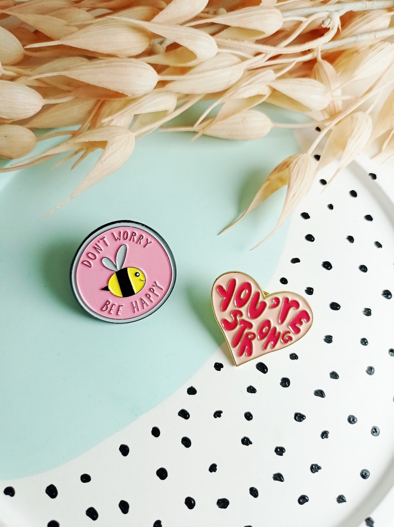 Emaille Pin mit Spruch I Anstecker Love Happy You're Strong I Metall Pin Bild 2