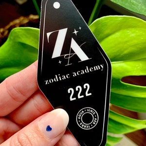 Zodiac Academy Geïnspireerd Room Key Vinyl Sticker | Booktok | Boekachtige Merch