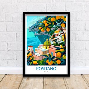 K&ouml;nnte beinhalten: Eine farbenfrohe Illustration von Positano, Italien, mit Blick auf die Stadt und das Mittelmeer. Das Bild zeigt einen Zitronenbaum im Vordergrund mit gelben Zitronen und gr&uuml;nen Bl&auml;ttern. Der Text "Positano, Italien" ist unten im Bild gedruckt.