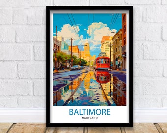 Puede incluir: Un cartel de viaje de estilo vintage con un tranvía rojo que viaja por una calle de la ciudad de Baltimore, Maryland. La calle está mojada por la lluvia reciente, reflejando los edificios y el cielo de arriba. El cartel incluye el texto "BALTIMORE MARYLAND".