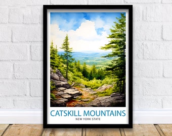Puede incluir: Un cartel de viaje vintage con una ilustración de acuarela de una vista panorámica de las montañas Catskill en el estado de Nueva York. El cartel presenta un exuberante bosque verde con un camino rocoso que conduce a una vista lejana de las montañas.