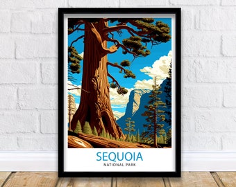 Op de afbeelding: Een vintage poster met een grote sequoia-boom in Sequoia National Park. De poster heeft een blauwe lucht met witte wolken en een bergketen op de achtergrond. De tekst "Sequoia National Park" is in blauw gedrukt onderaan de poster.