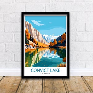Puede incluir: Un cartel de viaje vintage con una vista panorámica del lago Convict en California. El cartel representa un lago tranquilo rodeado de montañas y árboles, con un cielo azul y nubes blancas en el fondo. El texto "Convict Lake, California" está impreso en la parte inferior del cartel.