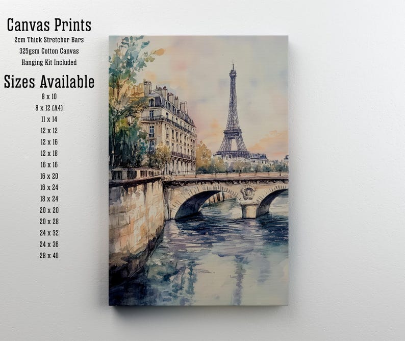 Op de afbeelding: Een aquarel schilderij van de Eiffeltoren in Parijs, Frankrijk. Het schilderij toont de Eiffeltoren in de verte, met een brug en gebouwen op de voorgrond. Het schilderij is verkrijgbaar als canvas print in verschillende maten.