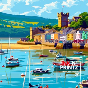 Pode incluir: Uma ilustra&ccedil;&atilde;o colorida de uma cidade portu&aacute;ria com um castelo, barcos e um c&eacute;u azul. O texto "INK'N' PRINTZ TRAVEL ART PRINTS" est&aacute; no canto inferior direito da imagem.