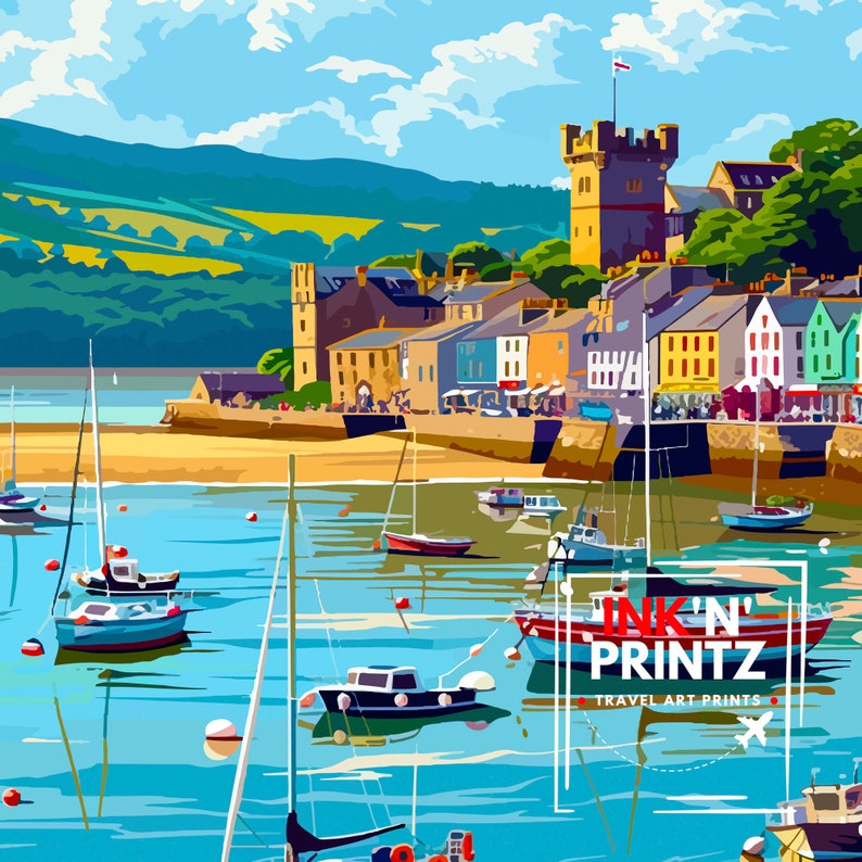 Pode incluir: Uma ilustra&ccedil;&atilde;o colorida de uma cidade portu&aacute;ria com um castelo, barcos e um c&eacute;u azul. O texto "INK'N' PRINTZ TRAVEL ART PRINTS" est&aacute; no canto inferior direito da imagem.