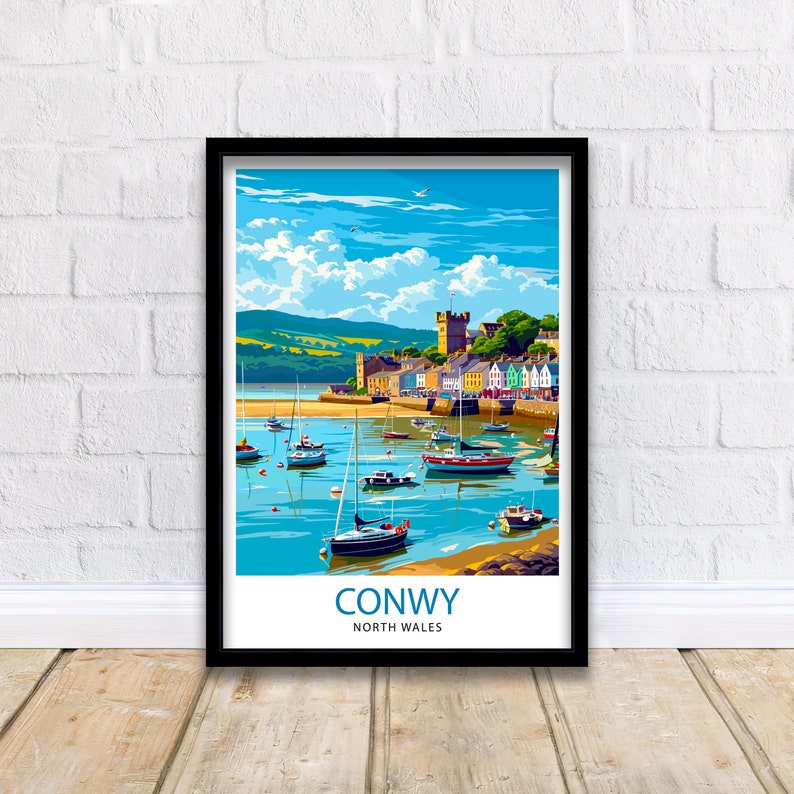 Pode incluir: Uma ilustra&ccedil;&atilde;o colorida da cidade de Conwy, no norte do Pa&iacute;s de Gales, com vista para o porto e os barcos. A ilustra&ccedil;&atilde;o apresenta um castelo, edif&iacute;cios coloridos e um c&eacute;u azul com nuvens brancas.