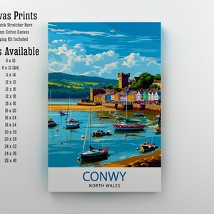 Pode incluir: Uma impress&atilde;o em tela colorida de uma cena de porto em Conwy, Pa&iacute;s de Gales do Norte. A impress&atilde;o apresenta uma fileira de edif&iacute;cios coloridos ao longo da orla mar&iacute;tima, com barcos atracados no porto. O c&eacute;u &eacute; azul com nuvens brancas. A impress&atilde;o est&aacute; dispon&iacute;vel em uma variedade de tamanhos.