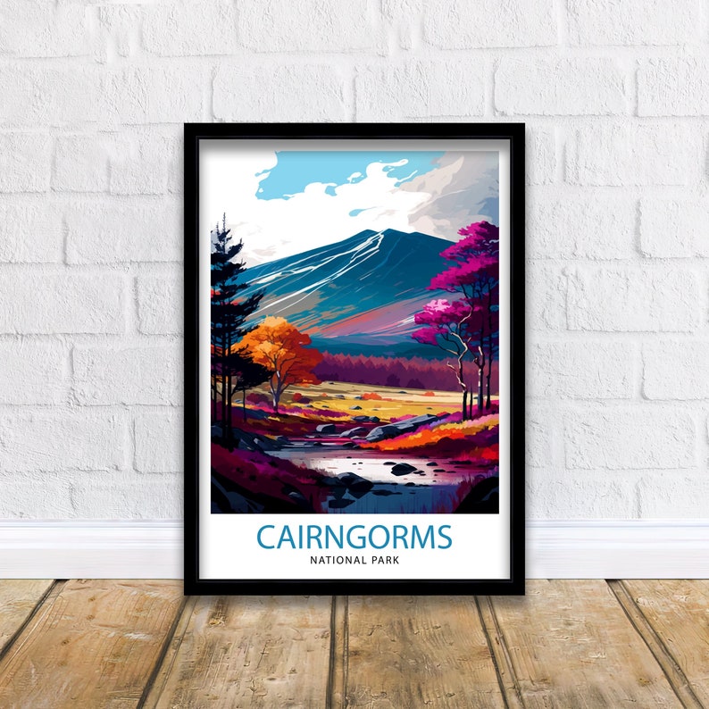 K&ouml;nnte beinhalten: Eine farbenfrohe Illustration einer Berglandschaft mit einem Fluss, der durch sie flie&szlig;t. Der Text "Cairngorms National Park" befindet sich am unteren Rand des Bildes.