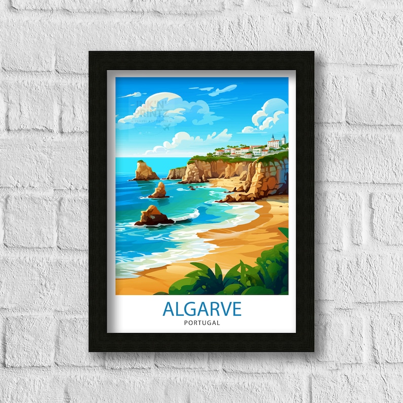 Puede incluir: Una ilustraci&oacute;n colorida de una escena de playa en Algarve, Portugal. La imagen presenta una playa de arena, un oc&eacute;ano azul, acantilados rocosos y un peque&ntilde;o pueblo en la ladera. El texto "ALGARVE PORTUGAL" est&aacute; en la parte inferior de la imagen.