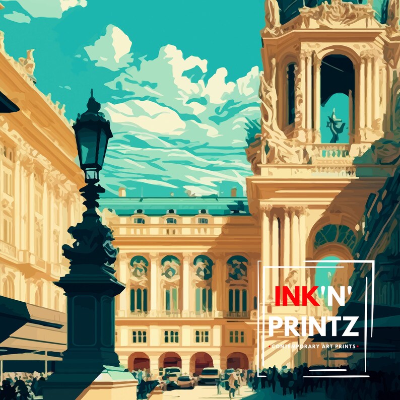 K&ouml;nnte beinhalten: Eine Vintage-Illustration eines europ&auml;ischen Stadtplatzes mit einer Stra&szlig;enlaterne im Vordergrund. Die Geb&auml;ude sind gelb mit wei&szlig;en Verzierungen und haben gew&ouml;lbte Eing&auml;nge. Der Himmel ist blau mit wei&szlig;en Wolken. Der Text "INK'N' PRINTZ CONTEMPORARY ART PRINTS" befindet sich in der unteren rechten Ecke.