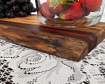 Il tagliere per salumi Spalted con bordo naturale