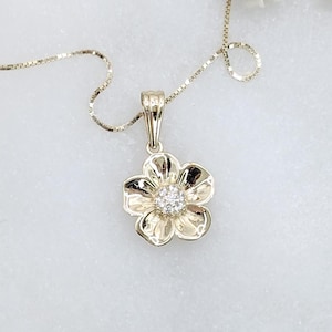 10k Solid Gold Tiny Flower Pendant Necklace, Dainty Flower Pendant, Small Minimalist Flower Charm, Everyday Gold Necklace, CZ Diamond Flower