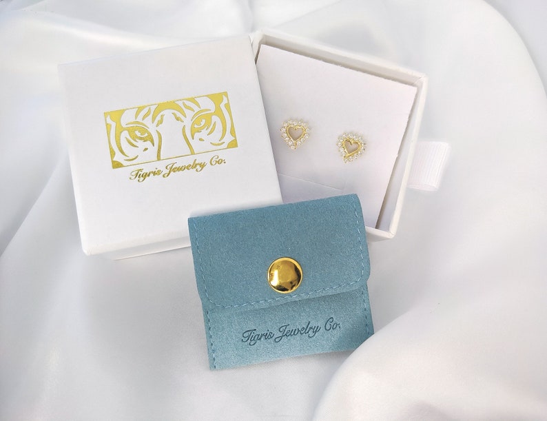 14k gold pearl studs