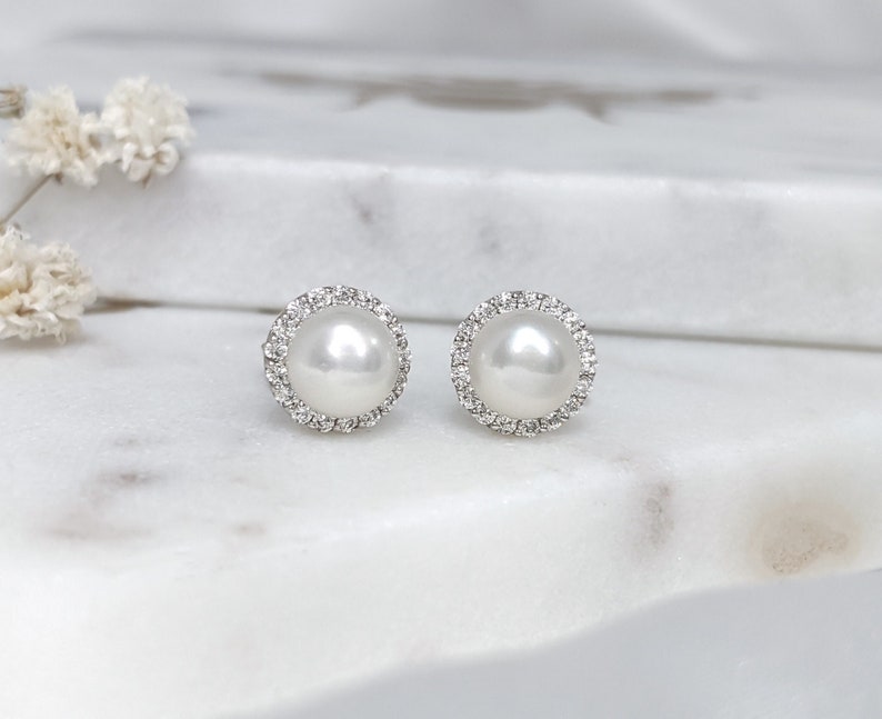 14k gold pearl studs