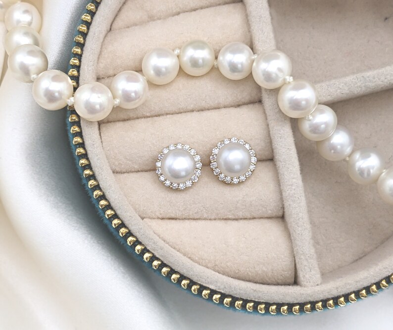 14k gold pearl studs