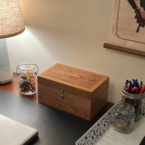 Caja de madera decorativa