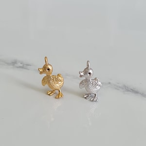 Tiny Duck Charms – 2pcs, 14x8mm, Standing Duck Pendant in Matte Gold or Matte Silver – Cute Animal Jewellery Making – MB151