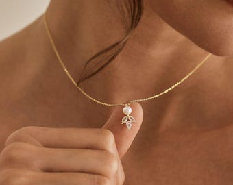 Minimalist Freshwater Pearl Diamond Necklace, Leaf Crystal Bridal Necklace, Maid of Honor Gift, Wedding Necklace for Brides, Bridesmaid Gift