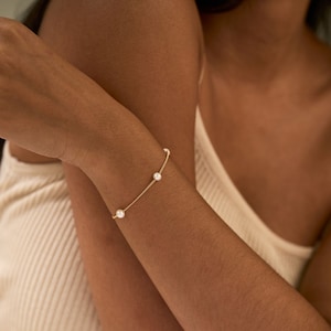 Bracelet de perles d'eau douce naturelles, bracelet de perles d'or, bracelet de mariée, bracelet minimaliste, bijoux de mariage, cadeau de demoiselle d'honneur, cadeau pour elle image 1