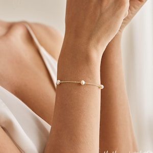 14K Gold Plated Freshwater Pearl Bracelet, Dainty Pearl Bead Bracelet, Bridal Bracelet, Maid of Honor Gift, Wedding Jewelry, Bridesmaid Gift