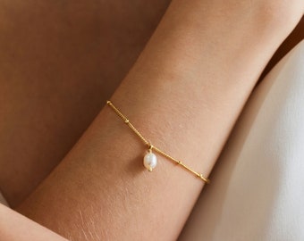 Pulsera de perlas minimalista con cadena satélite, pulsera de perlas de agua dulce, pulsera de una sola perla, pulsera de boda, regalo de dama de honor para ella