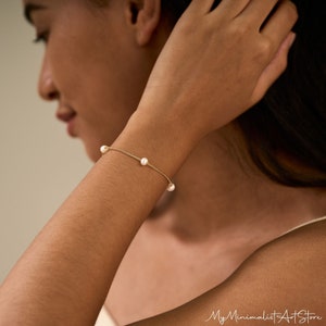 Natuurlijke Zoetwaterparelarmband, Gouden Parelarmband, Bruidsarmband, Minimalistische Armband, Bruiloft Sieraden, Bruidsmeisje Cadeau, Cadeau voor haar afbeelding 2