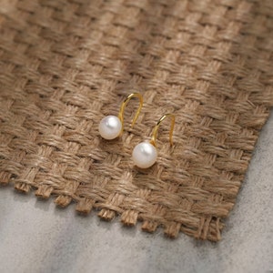 Natural Freshwater Pearl Hook Earrings, Minimalist Earrings, Bridal Earrings, Gold Huggie Earrings, Wedding Earrings, Bridesmaid Gift image 2
