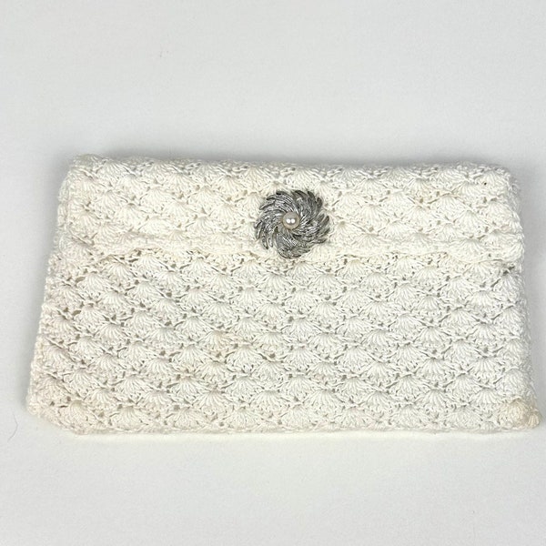 Vintage Handmade Clutch Purse Wallet White Shell Stitch Crochet Knit, Clip Earring Closure, 7.5x4.5, Lined Divider Insert