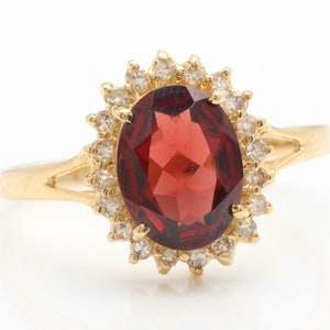 Anello con granato rosso naturale da 1,60 carati e diamanti in oro giallo massiccio 14K